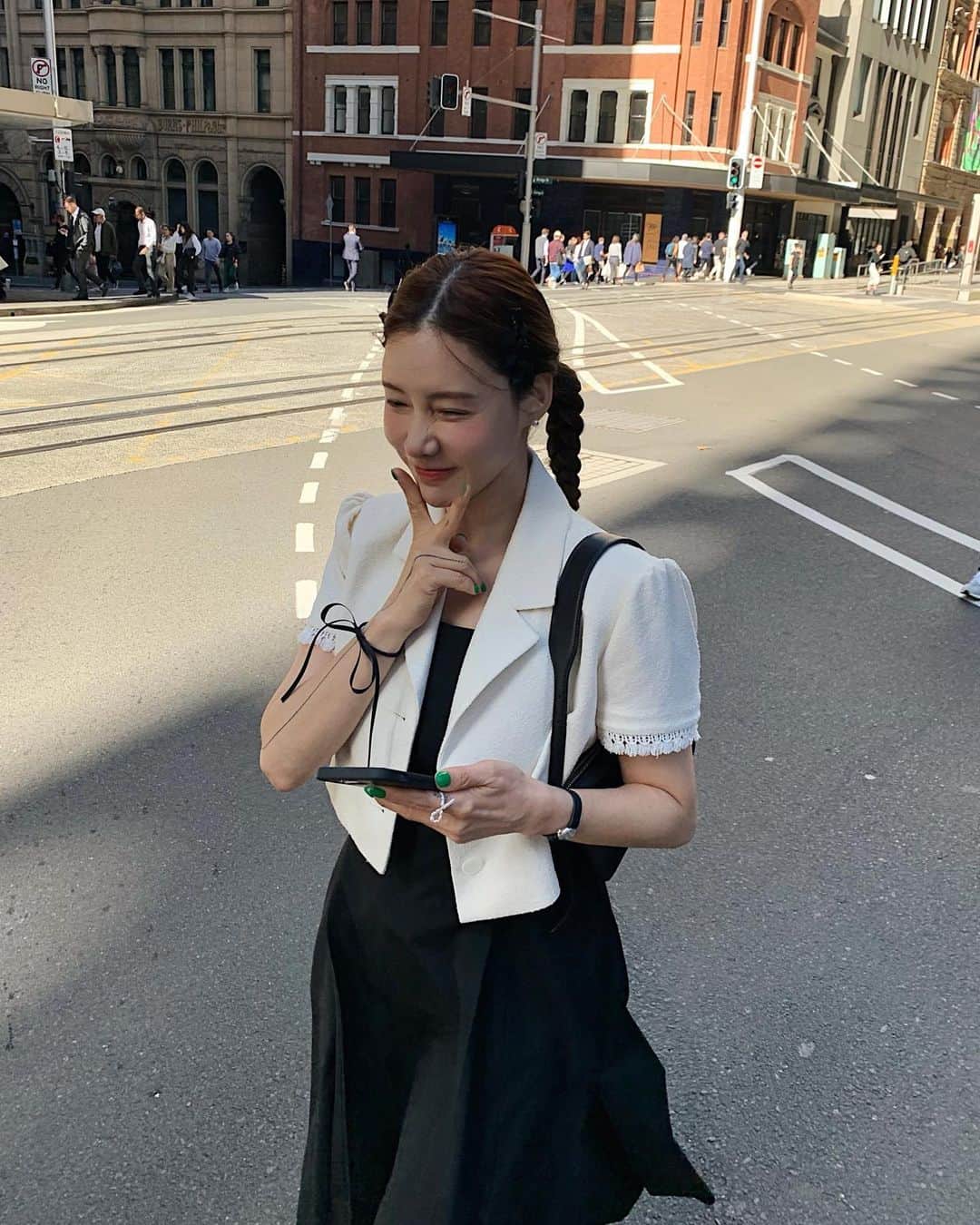 nanaのインスタグラム：「스무디 자켓 아이보리는 또 얼마나 고급지다구루🤍🤍  @ribbontie_official」