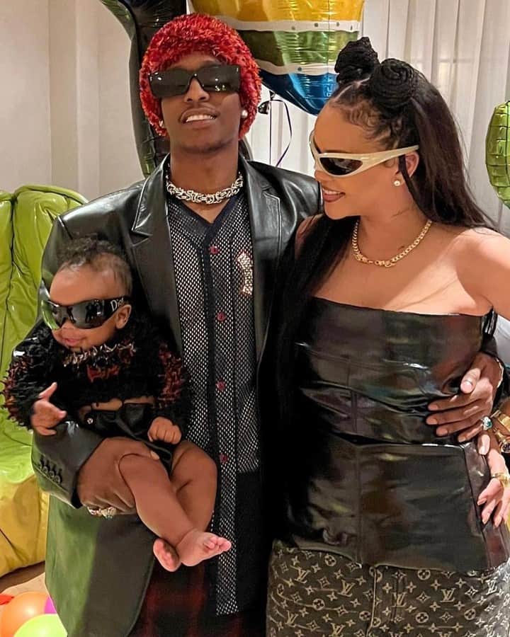 Vogueさんのインスタグラム写真 - (VogueInstagram)「It's a Mother's Day Surprise! @badgalriri and @asaprocky just announced their son’s name—and it probably isn’t one you would have predicted. His name is inspired by one of #Rihanna's favorite influential hip-hop groups, she even stepped out in February wearing a vintage Wu-Tang logo tee with the baby on her arm—a clue, perhaps?  At the link in our bio, find out their baby boy's name and discover over 50 of the most surprising celebrity baby names.」5月14日 23時09分 - voguemagazine