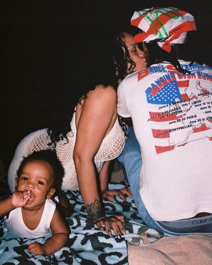 Vogueさんのインスタグラム写真 - (VogueInstagram)「It's a Mother's Day Surprise! @badgalriri and @asaprocky just announced their son’s name—and it probably isn’t one you would have predicted. His name is inspired by one of #Rihanna's favorite influential hip-hop groups, she even stepped out in February wearing a vintage Wu-Tang logo tee with the baby on her arm—a clue, perhaps?  At the link in our bio, find out their baby boy's name and discover over 50 of the most surprising celebrity baby names.」5月14日 23時09分 - voguemagazine