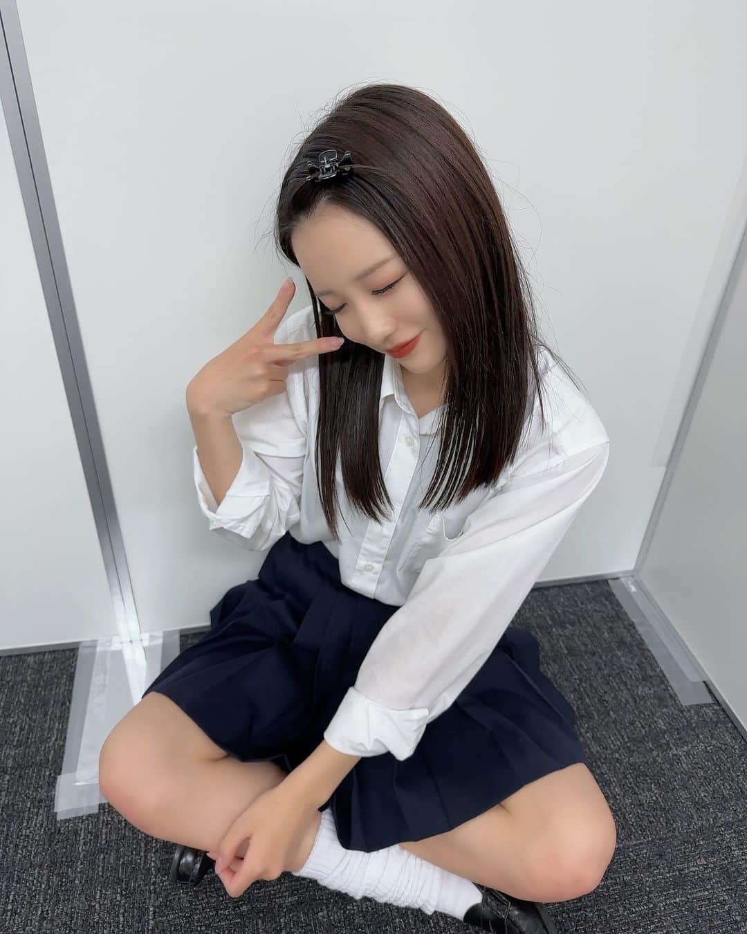 坂田心咲のインスタグラム：「. 女子高生はやめられない✌🏽🩷  #NMB48 #坂田心咲 #アイドル #05 #jk #ljk #melotte #シークレットベア #制服 #ギャル #ミニスカ #ルーズソックス #オンラインお話会」