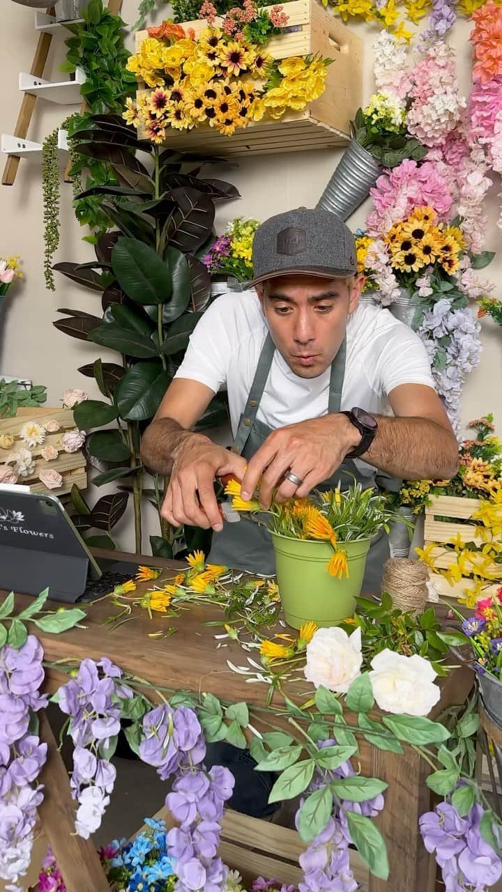 ザック・キングのインスタグラム：「The Flower Shop 🌺」