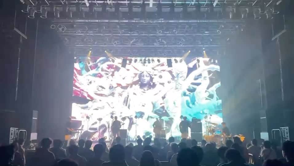 DE DE MOUSEのインスタグラム：「VALUE PARADEでFake Creatorsのライブでした！ O-EASTのスクリーンとサウンドシステムでJACKSON kaki によるバーチャルディーヴァとMisi Ke さんの歌が響き渡ってホントに幸せな時間でした situasion さん呼んでいただきありがとうございました！  ♫Far Dreams  #dédémouse #dedemouse #デデマウス #電電鼠 #fakecreators #misike #jacksonkaki #situasion #ippaidastorage」