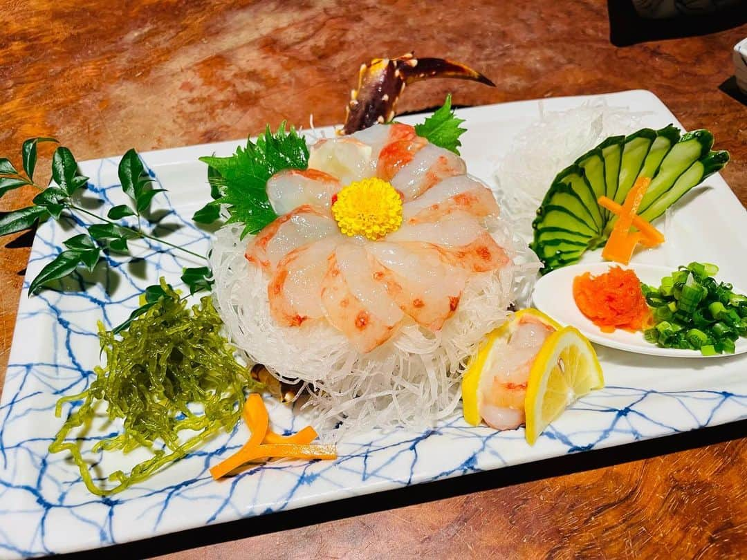 塚田美紀のインスタグラム：「先日また蟹しゃぶ食べたくなって久しぶりのかに道楽🦀 最近蟹ブームがきてる  火曜日からは岐阜・福井に旅行なので越前カニ食べたい  #蟹しゃぶ #かに道楽」