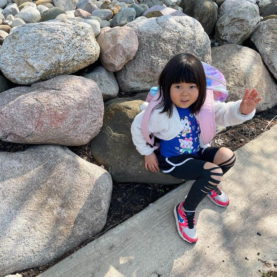 ぽるぽるちゃんさんのインスタグラム写真 - (ぽるぽるちゃんInstagram)「The 末っ子と達観ねぇね。  #終わった? #って言ってそう。 #ぽる」5月14日 23時50分 - poruporuchan