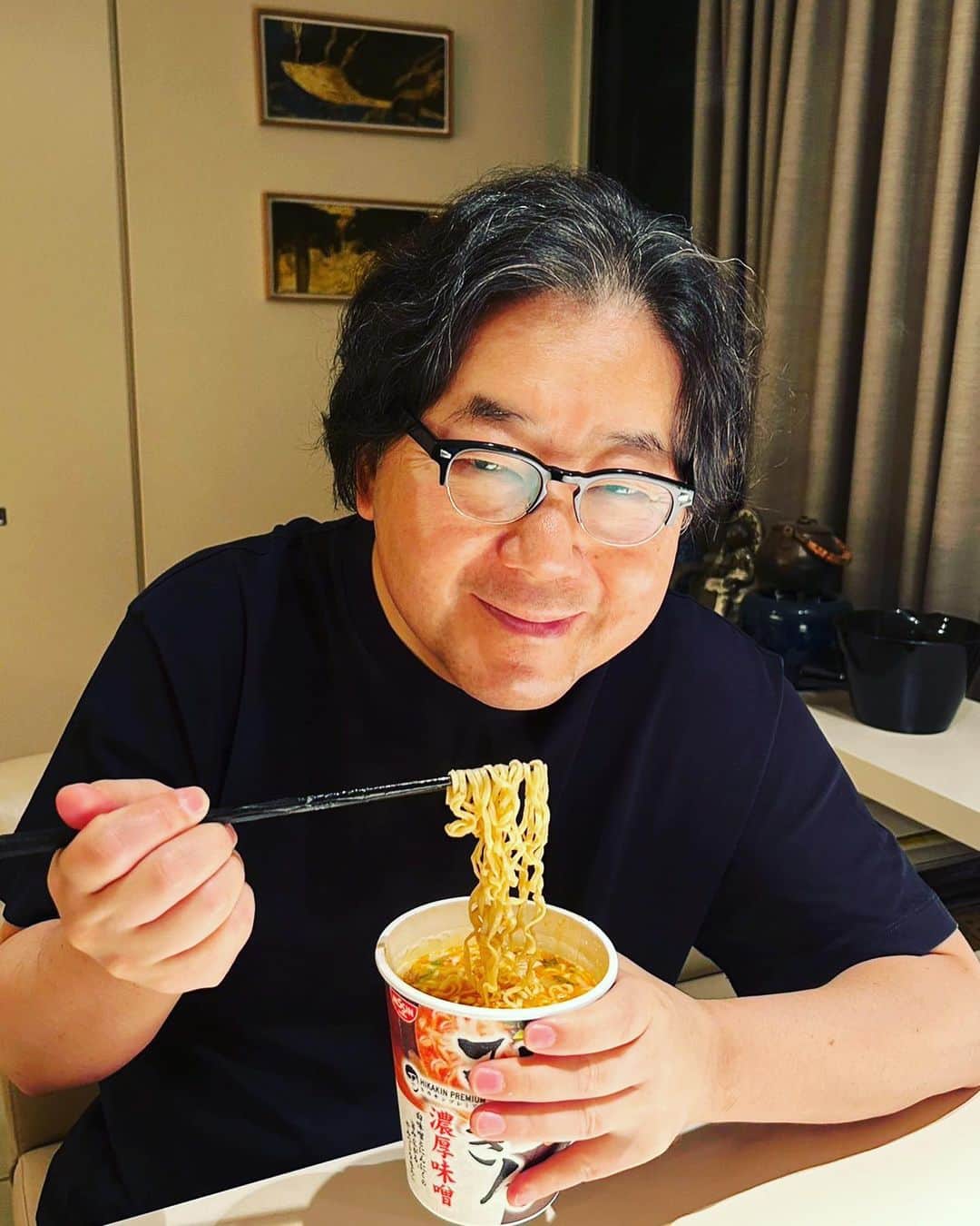 秋元康さんのインスタグラム写真 - (秋元康Instagram)「#みそきん#HIKAKIN #夜食  小嶋陽菜から貰った「みそきん」を食べた。 入手困難らしい。  美味しい。スープが旨い。 麺はバリカタで食べたが、 なかなかだ。 白米を入れるか。」5月14日 23時43分 - yasushi6057