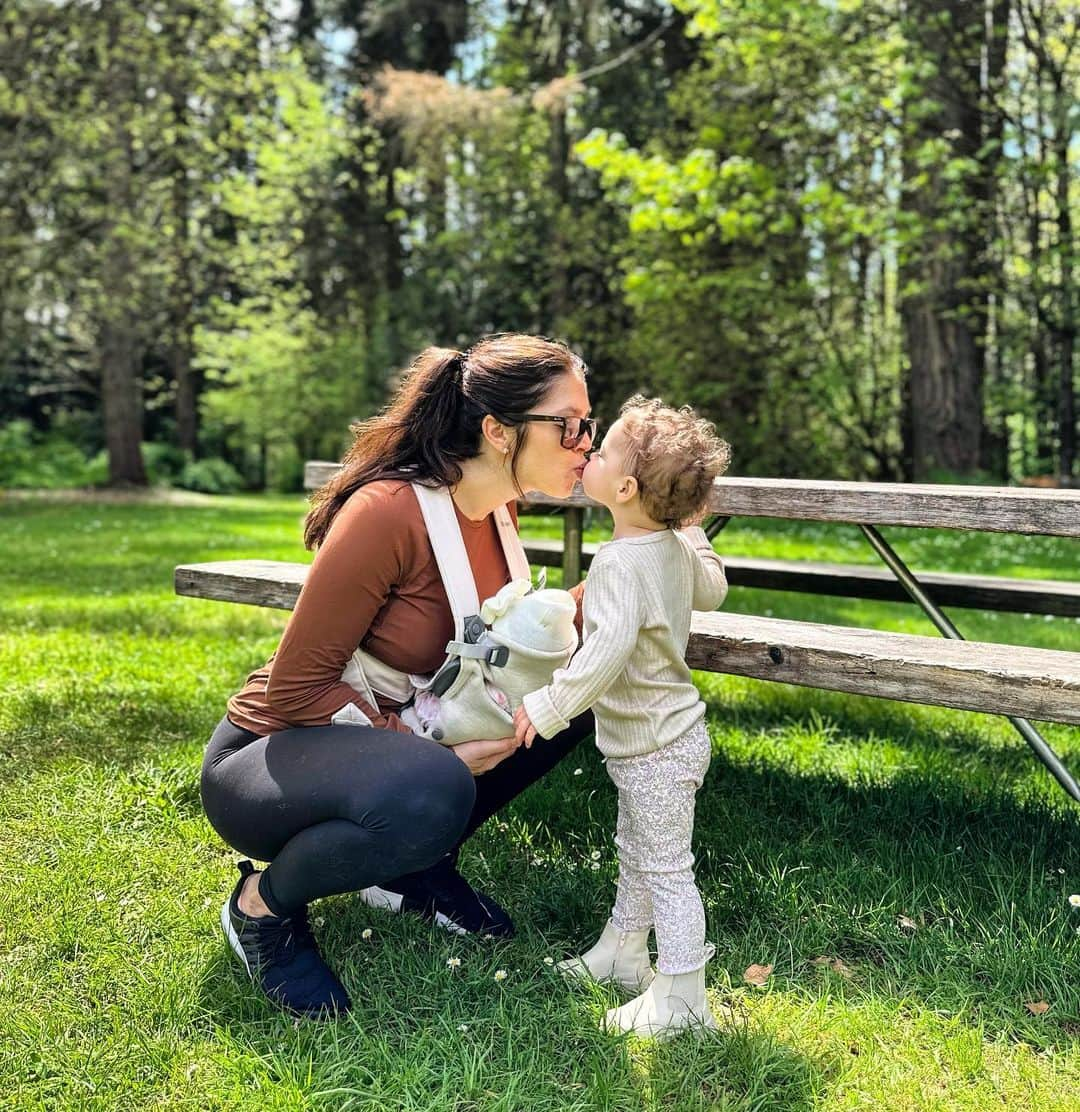 マルコ・ゴンザレスさんのインスタグラム写真 - (マルコ・ゴンザレスInstagram)「Happy Mother’s Day to our Queen! Your girls and I are so thankful for you and everything you do for our family. Truly don’t know how we got so lucky 💖💐」5月14日 23時45分 - marcogonzales_