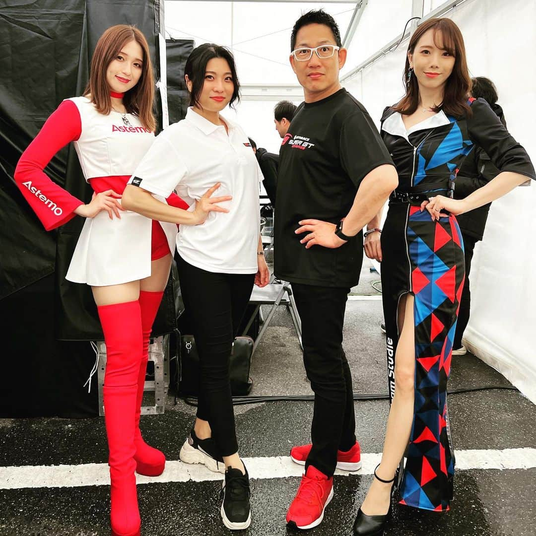 ピエール北川のインスタグラム：「🎤 二日間頑張ったな！ みんなありがとな！ な！？🤪  #SUPERGT  #サーキットに行こう  #オートバックス  #鈴鹿450km」