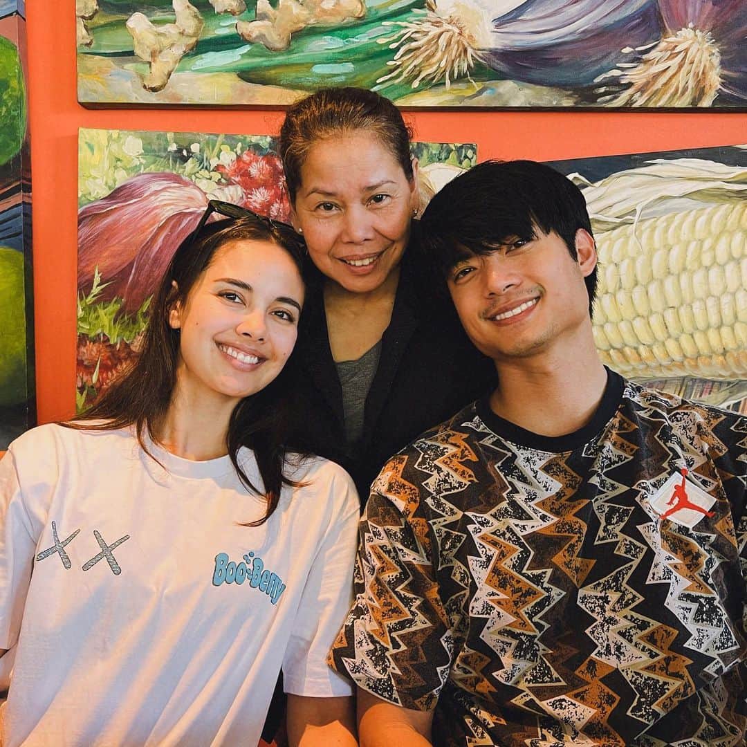 ミーガン・ヤングのインスタグラム：「Happy happy Mother's Day to our mommah @victoriayoung60 - also known as Tita Vicky, Mommy Vicky, Mommy World, Manang Mone, Nini and VICTORIA!!! I LOVE YOU SO MUCH NAY!!!! Can't wait to see you 😍🥰💖 happy mother's day to all the mommas, soon to be mamas and fur mamas out there ✨」