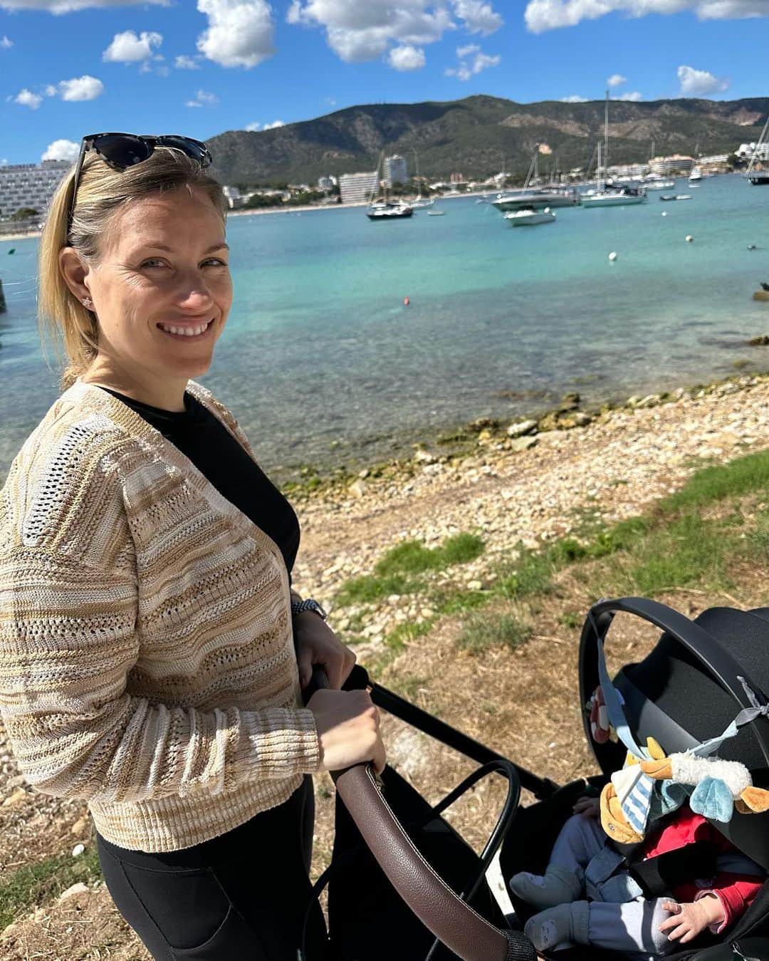 アンジェリーク・ケルバーのインスタグラム：「Happy Mother's Day ❤️」