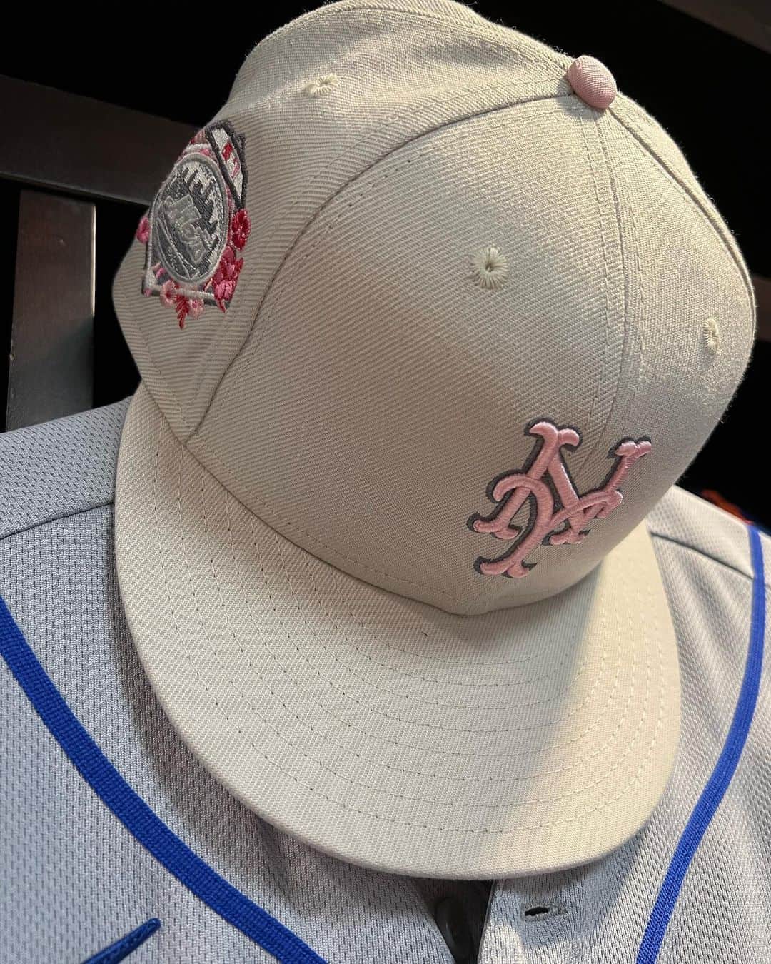 千賀滉大のインスタグラム：「Happy Mother's Day 💐🌸  野球が今できることに感謝  LGM  @zettbaseball_jp  @descente_jp」