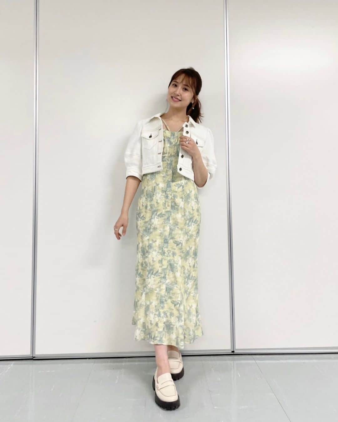 衛藤美彩のインスタグラム：「⁡ ⁡ 5月15日(月)11:55～13:55放送 ⁡ 日本テレビ系『#ヒルナンデス』 （ダーツdeショッピング）に出演します👗 初めてのショッピング企画にドキドキでした😆 ぜひチェックして下さい✨ ⁡ ジャケット、ワンピース @lilliancarat＿official アクセサリー @miyunakamura.jewelry @nenenJewelry @aplo.official @pinkowlbijou.official」