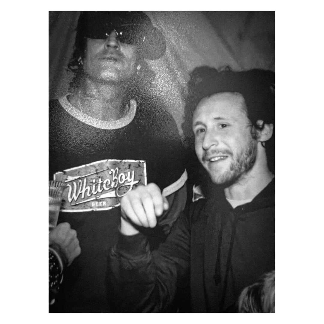 ランドール・スラヴィンのインスタグラム：「Motley Crue’s Tommy Lee and Incubus’ Michael Einziger. 1999  Unseen snapshot.  Is it time for a new expanded book of old snapshots? 🤔」