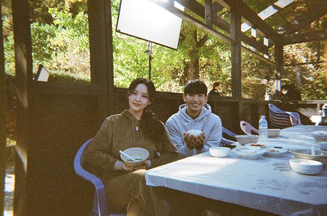 ソン・ジホのインスタグラム：「오늘 소라쌤 너무 멋있다🦍💢 소라쌤 필카로📸 #닥터차정숙」