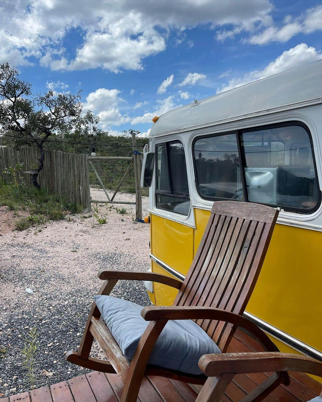 Tatiele Polyanaさんのインスタグラム写真 - (Tatiele PolyanaInstagram)「Buumdiaaaa ☕️👽🏞️🌪️🔥 Preparando os ovinhos + café, diretamente desse motorhome que estou encantada !!! 🥰 .  @refugioveadeiros」5月15日 0時13分 - tatielepolyana