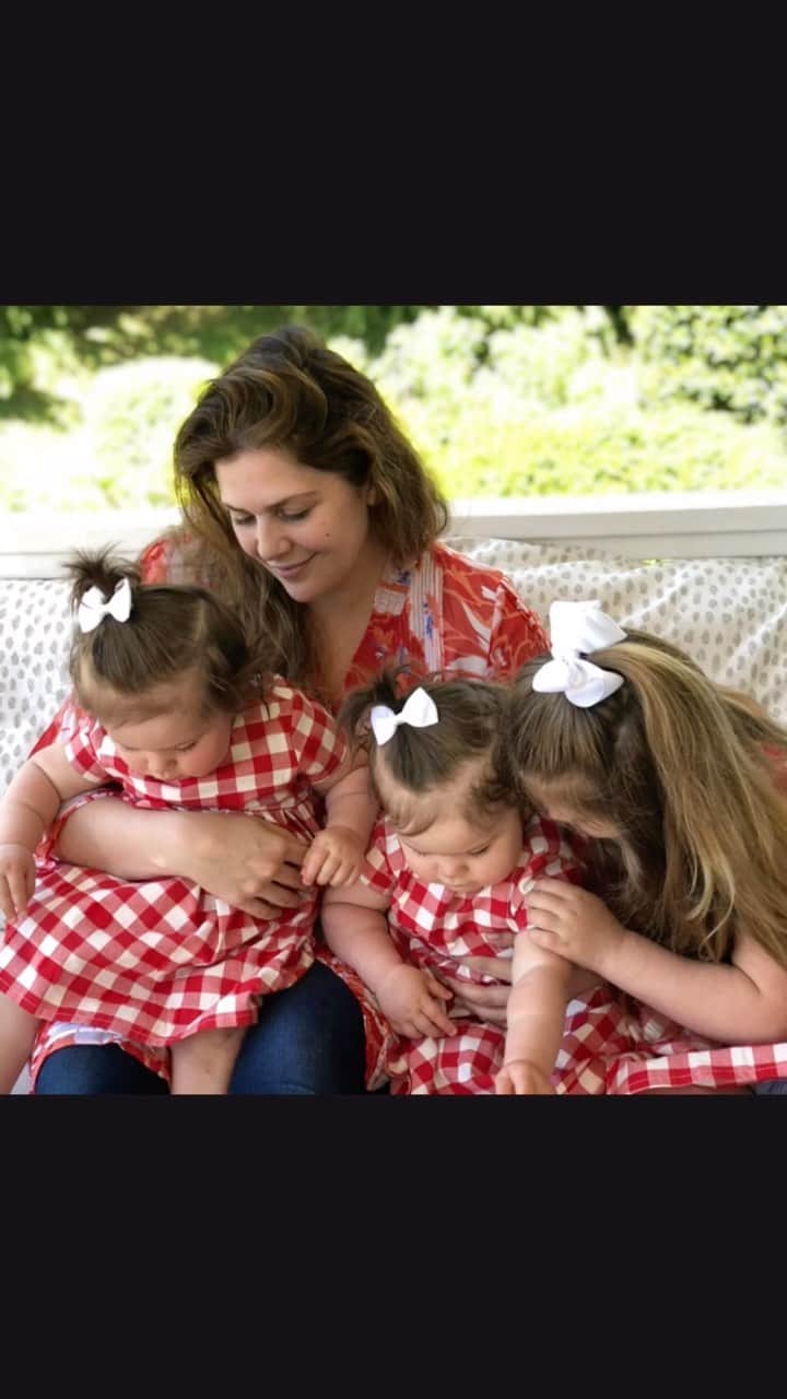 ヒラリー・スコットのインスタグラム：「Love being their Mama SO much. 🥰」