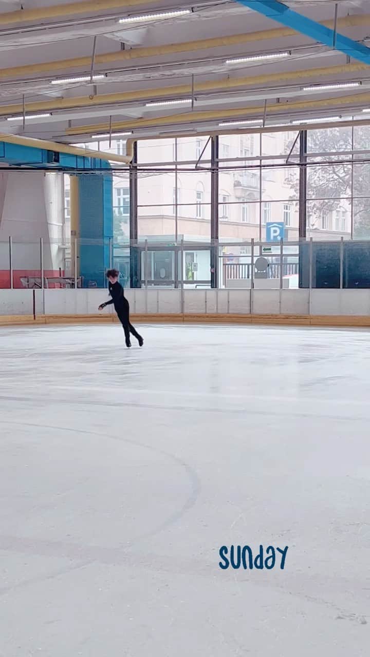 ケルシュティン・フランクのインスタグラム：「\\Sunday - Funday // Beyond proud of @michail_sav - after battling so many injuries finally everything is coming back together 😊 Keep up the hard work!! 💪🏼 • • • #injuryrecovery #workhard #hardworkpaysoffs #proudcoach #keepupthegoodwork #figureskating」