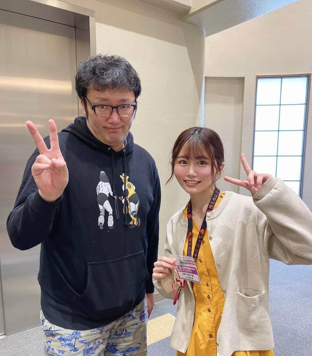 秋吉優花さんのインスタグラム写真 - (秋吉優花Instagram)「舞台観劇。 . 「控えめに言って、崖野は殺した方がいい」  佐賀の劇団員たちと 売れっ子演出家・崖野翔の話。 . 演出も熱量も凄かったです。 お写真は大好きな皆さんと📸 .  #福岡 #舞台 #控えめ崖野 #崖殺 #SABAKAN #サンクチュアリ #半沢直樹 #金沢知樹 さん #またご一緒させていただけるようにがんばる #矢野ぺぺ さん #ぺぺぺぺぺさん #ゲスト出演されてました #一発ギャグ面白かった #ゴリけん さん #崖野役 #普段のゴリさんからは想像つかない憎まれ役 #めっちゃ憎かったです(本編中)#同じ誕生日 #10月24日 #ゴリパラ さん #仲良ししほこいもみさき #すき #落ち着いたらご飯行きたい #きゅん」5月15日 0時33分 - akiyoshi_1024