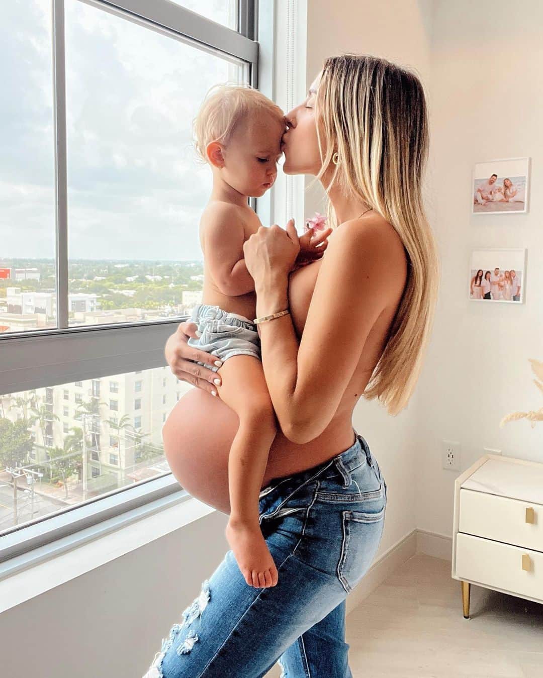 Bruna Rangel Limaのインスタグラム：「This is MOTHERHOOD🤍 To the world we are mothers, but to our babies we are the absolute world! That is the greatest gift 🥹 To the one who made me a mama thank you for making every day special, I love you sweet girl 🫶🏼   HAPPY MOTHERS DAY TO ALL✨ we are strong, selfless, & extraordinary. Hope you’re celebrated everyday!」