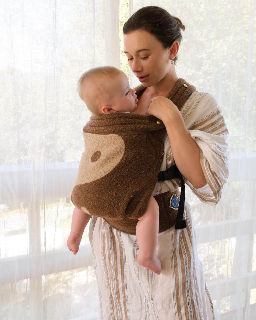 オレーシャ・ルーリンのインスタグラム：「Thank you for coming earth side and making me your mama. You,little dove, are my greatest gift.」