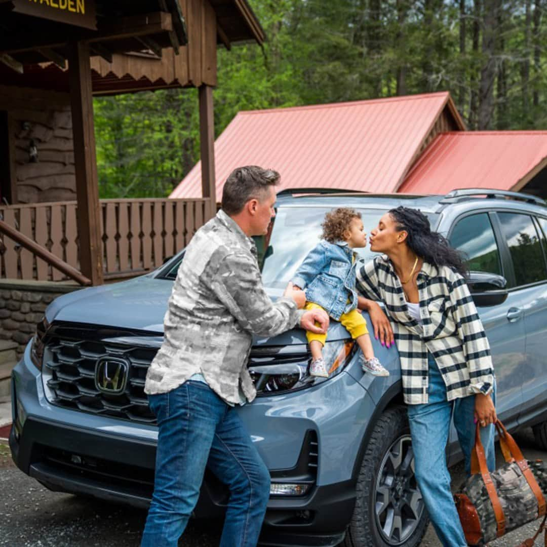 ホンダさんのインスタグラム写真 - (ホンダInstagram)「Moms, thank you for always answering the “Come get me?” call. 💙 #HondaPassport」5月15日 1時00分 - honda