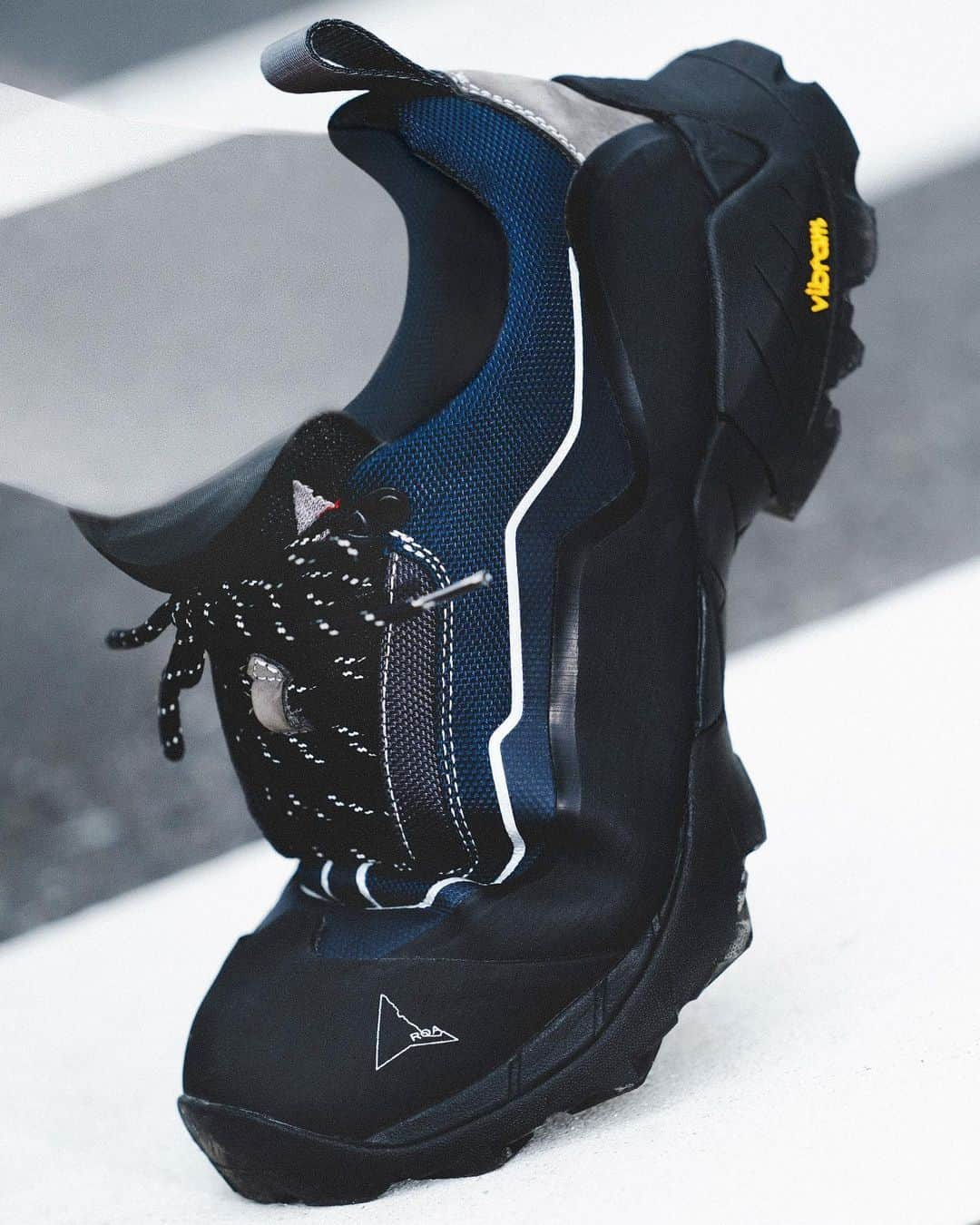 ビブラムのインスタグラム：「Using the world reknown #VibramMegagrip compound, the @roahiking x @_j.l_a.l_  Katharina sole features a restyling of the iconic Vibram Carrarmato lugs for very challenging activities, while the multi directional microcuts give the structure maximum flexibility.  Via @roahiking x @_j.l_a.l_   Creative direction: @jeanluc.a.lavelle Art direction: @josefruona Visual Direction: & Photography @_ryotaishii producer @_islnd Production: @soundsports  #Vibram #ConfidenceInEveryStep #YourConnectionToEarth」