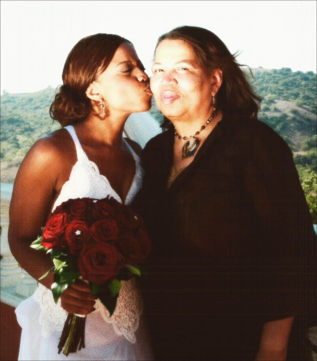 カミラ・マーシャルのインスタグラム：「Her ABSENCE is like the SKY, spread over EVERYTHING” -C S Lewis • • Happy Mother’s Day miss you. 🪽🧡」
