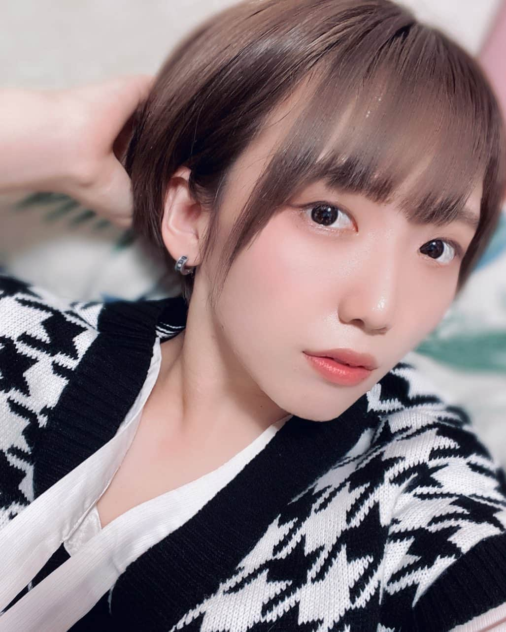 松井珠紗のインスタグラム：「色落ちしてきた髪色めちゃくちゃ良き◎」