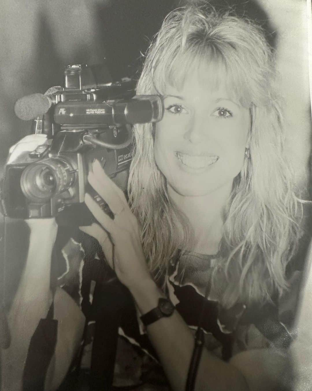 トーレイ・デヴィートのインスタグラム：「Anyone who knows my mom knows this image of her. Camera or video camera in hand. This photo exudes nostalgia of my childhood and the woman who raised me. She is a documenter. She is light. She is sparkle. She is comfort. She is love. She is all the things a mom should be plus a whole lot more. I love you, Mama. Happy Mother’s Day to you and all the amazing Moms out there ! ❤️ #HappyMothersDay」