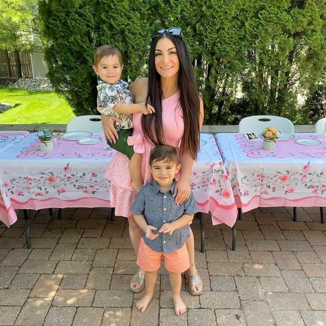 ディーナ・ニコール・コルテーゼのインスタグラム：「Everyday I look at you boys and think to myself how blessed I am to be your mommy ❤️ Happy Mothers Day to all the other kick ass mommies out there! Squeeze those babies and get spoiled today 🥰」