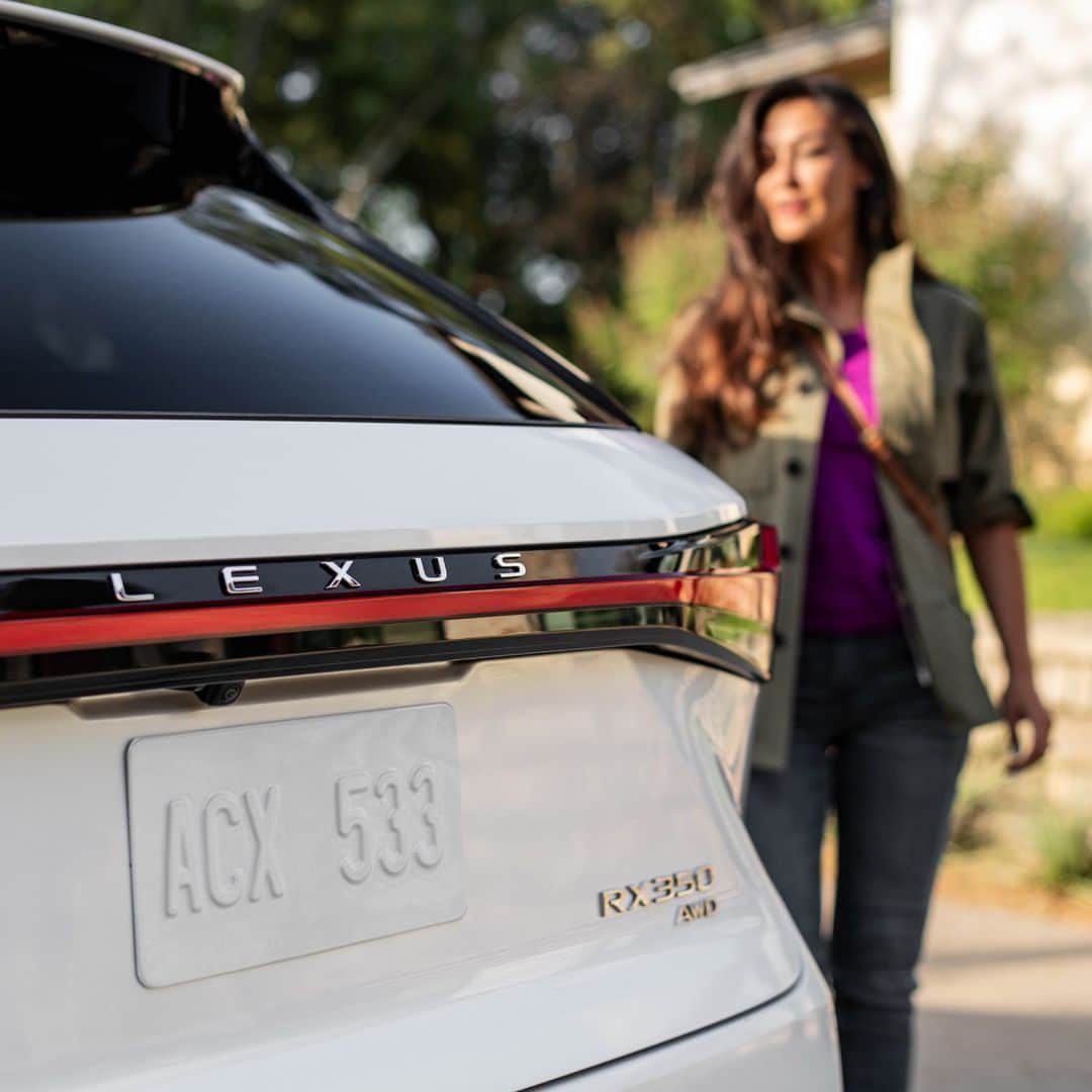 Lexus USAのインスタグラム：「Every mom deserves a relaxing drive. To all the wonderful mothers out there, thank you for all you do. Happy #MothersDay from Lexus!」