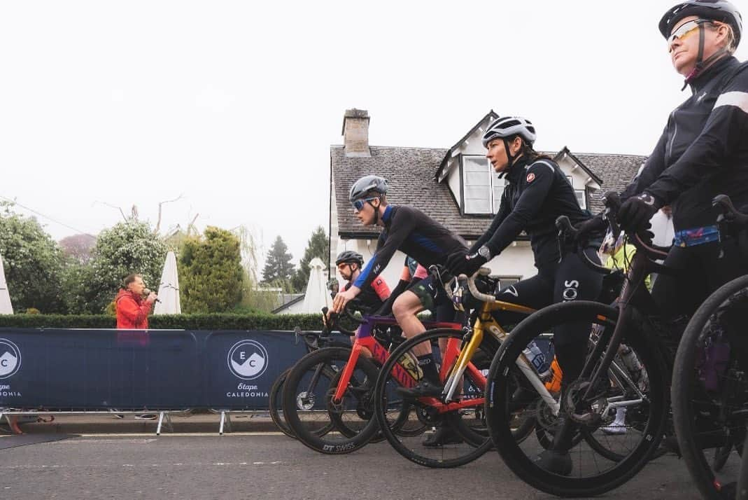 イブ・ミュアヘッドさんのインスタグラム写真 - (イブ・ミュアヘッドInstagram)「Etape Caledonia 2023 - 5.23.58 🚲  85 miles of stunning countryside, which I’m lucky I call my homeland 🥰  and even the wet weather and nasty climbs didn't kill the vibe!🏔️ Thank you for a great day and having me start @etapecaledonia  Fulled by @otesportsgb 🥤  #etapecaledonia #sportive #cycling #scotland #highlands #pitlochry」5月15日 1時24分 - evemuirhead