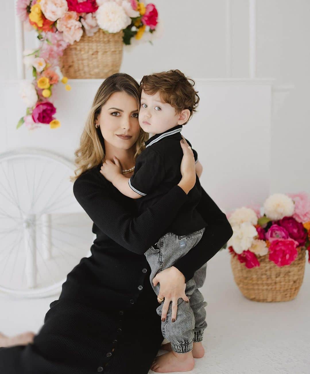 ステファニア・フェルナンデスのインスタグラム：「La primera personita que me llamó: MAMÁ y mi mundo cambió ❤️👶🏻  El mejor título.  El mejor regalo.  La mayor bendición 🙏🌟」