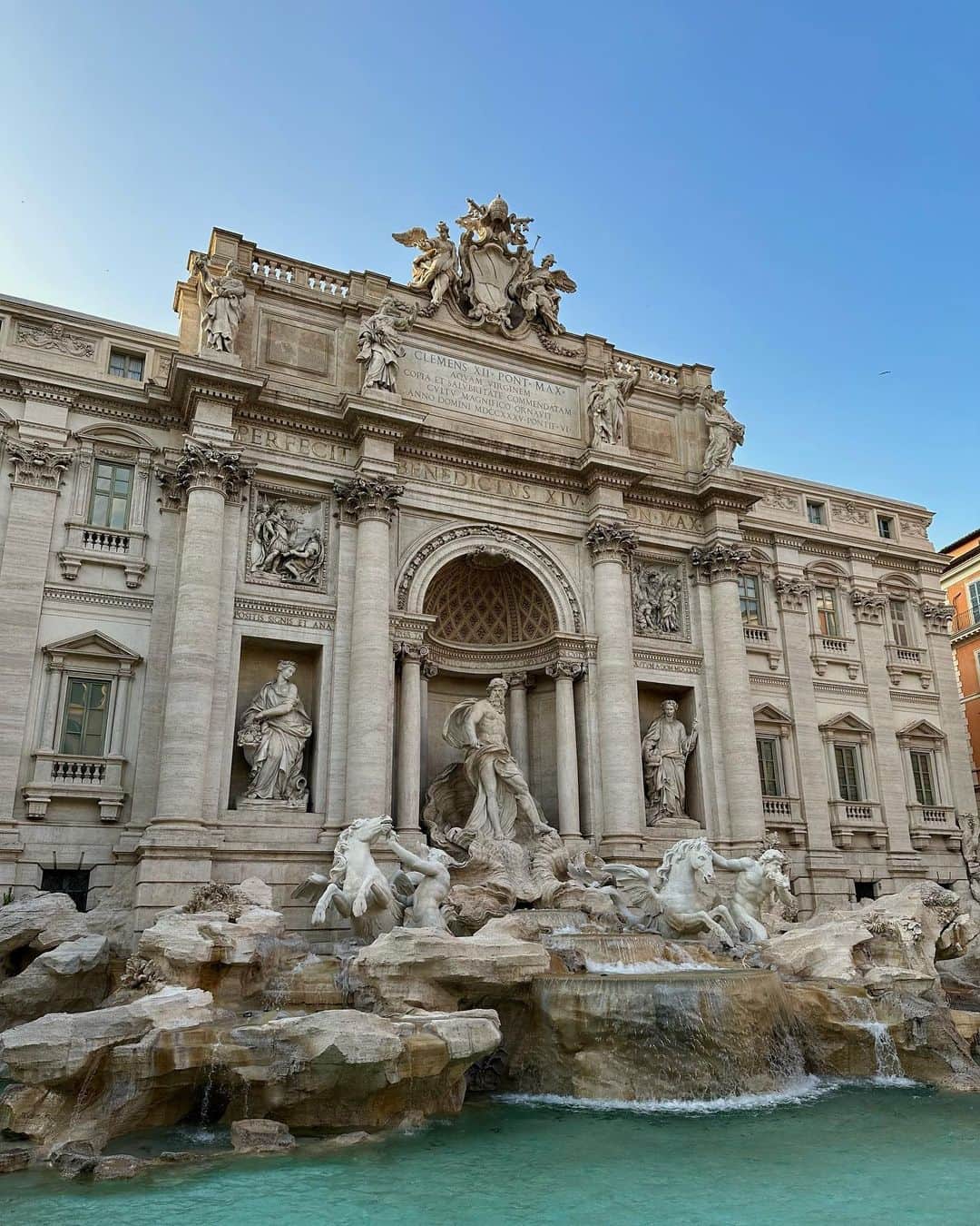 ソフィア・ケニンのインスタグラム：「Having a Lizzie McGuire moment ⛲️✨🇮🇹」