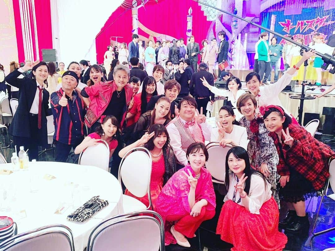 田中美奈子さんのインスタグラム写真 - (田中美奈子Instagram)「オールスター合唱バトル🎉🎉 どのチームも本当に素晴らしく感動でした😭私達80年代アイドルチームは、「何年やってると思ってんだよ👍👍」を合言葉に思いっきり楽しもう🥳🥳と心一つに頑張りました😄第2弾が有る事を信じてボイトレ続けます💪🏻💪🏻 #オールスター合唱バトル #オールスター合唱バトル良い😌 #オールスター合唱バトルもとても素敵でした #オールスター合同練習 #80s #80年代アイドル #80年代ポップス #アイドルチーム #フジテレビ #最高の時間でした #最高の仲間と最高の舞台へ #第2弾は #感動をありがとうございました #ここからスタート #ボイトレ頑張る」5月15日 1時52分 - tanakaminako0912