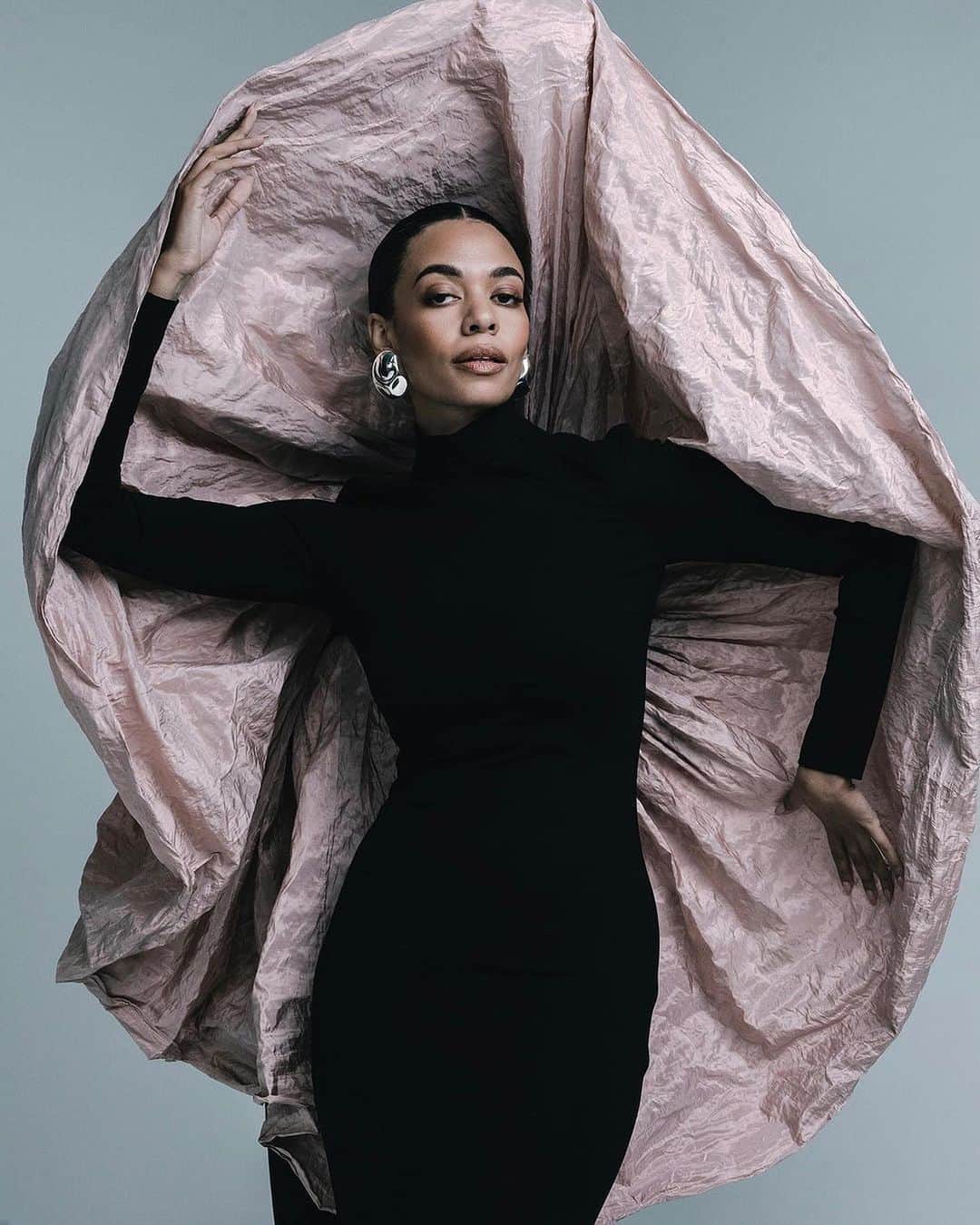 Monica Sordoのインスタグラム：「Designer, activist, entrepreneur and writer of her memoir “Wildflower” @aurorajames is taking agency of her story and rewriting the rules of Black woman in bussines.  ~  As seen on the pages of @vmagazine ‘s  V142 summer issue wearing the Cubagua Earrings and @atelierbiser gown styled by @aisharaestyle and portrayed by @enfoque_lumiere  - Link in bio for the full Inspiring story and her foray into literature by @bethannhardison」