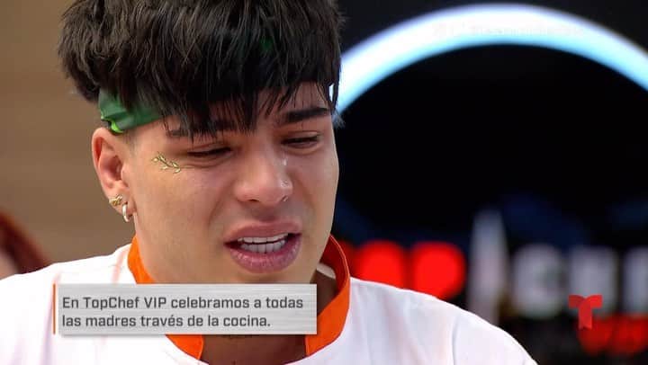 Sebastián Villalobosのインスタグラム：「Para lo más grande y maravilloso que tengo en todo el mundo, MI MAMÁ. Cualquiera de mis palabras no serán suficientes para describir la magnificencia de mi madre, una mujer que con tan sólo 17 años decidió traer esta vida al mundo y sacrificó toda su vida por sacarme adelante a mí y a mis hermanos. ERES INMENSAMENTE GRANDE, MAMI, TE AMO @angeologa 🩵  Feliz día a sus mamás también, Dios las bendiga y se las cuide por siempre 🫶🏼 un abrazo de mi parte y que gracias por seguir pagándoles internet ✨」