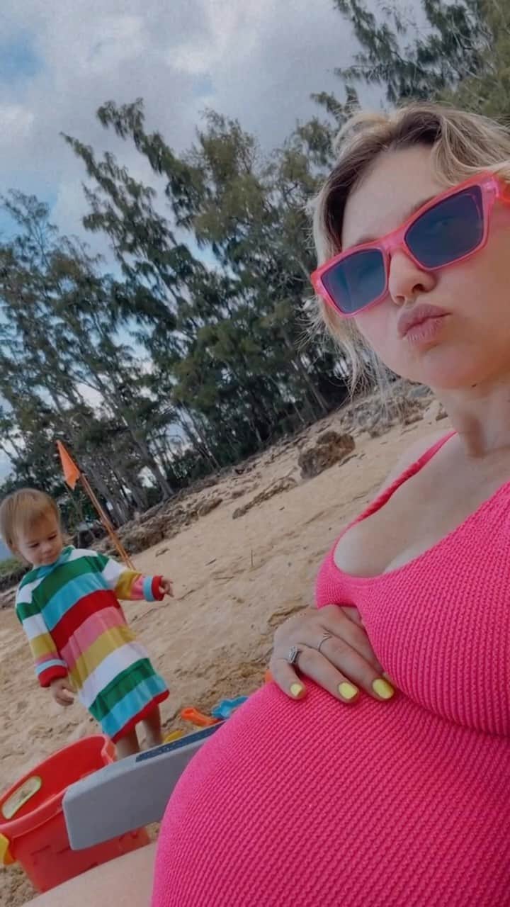 コレット・カーのインスタグラム：「Grateful 🥰 happy Mother’s Day to my fellow superhero’s #happymothersday」