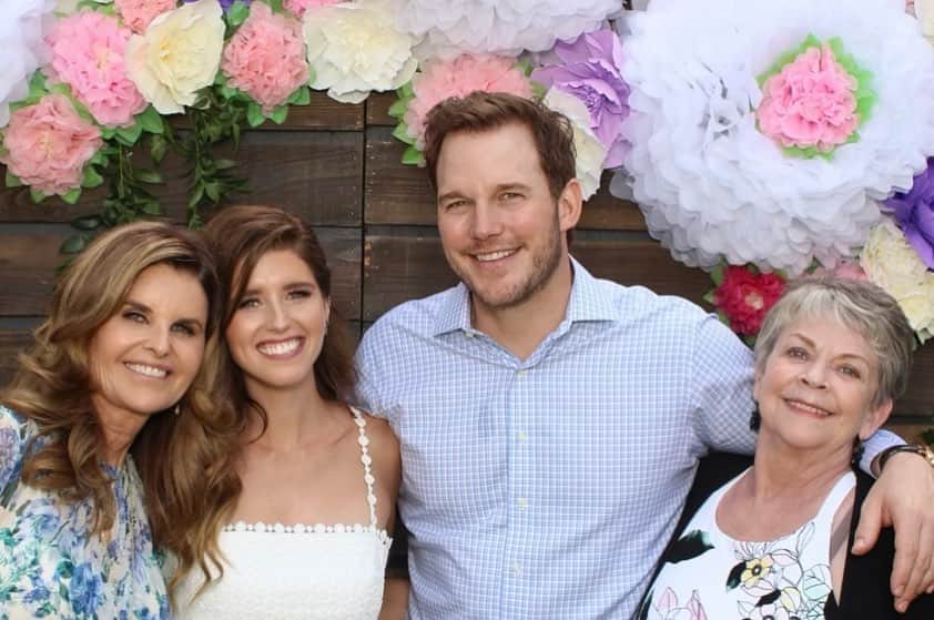 クリス・プラットのインスタグラム：「Happy Mother’s Day to all of the mothers out there. Especially grateful today for Katherine. You’re a wonderful partner. You’ve provided me such a blessed life. Our two daughters are so lucky to have you and you’re the best step mama to Jack. And to my mom, Kathy, you raised us with such love and light and laughter— so grateful for you today and always. And to Maria, the best Mama G, I’m lucky to have you as a mother-in-law. And to all of the other moms in my life, I’m so grateful for all you do- thank you so much. Hope you feel celebrated today.」