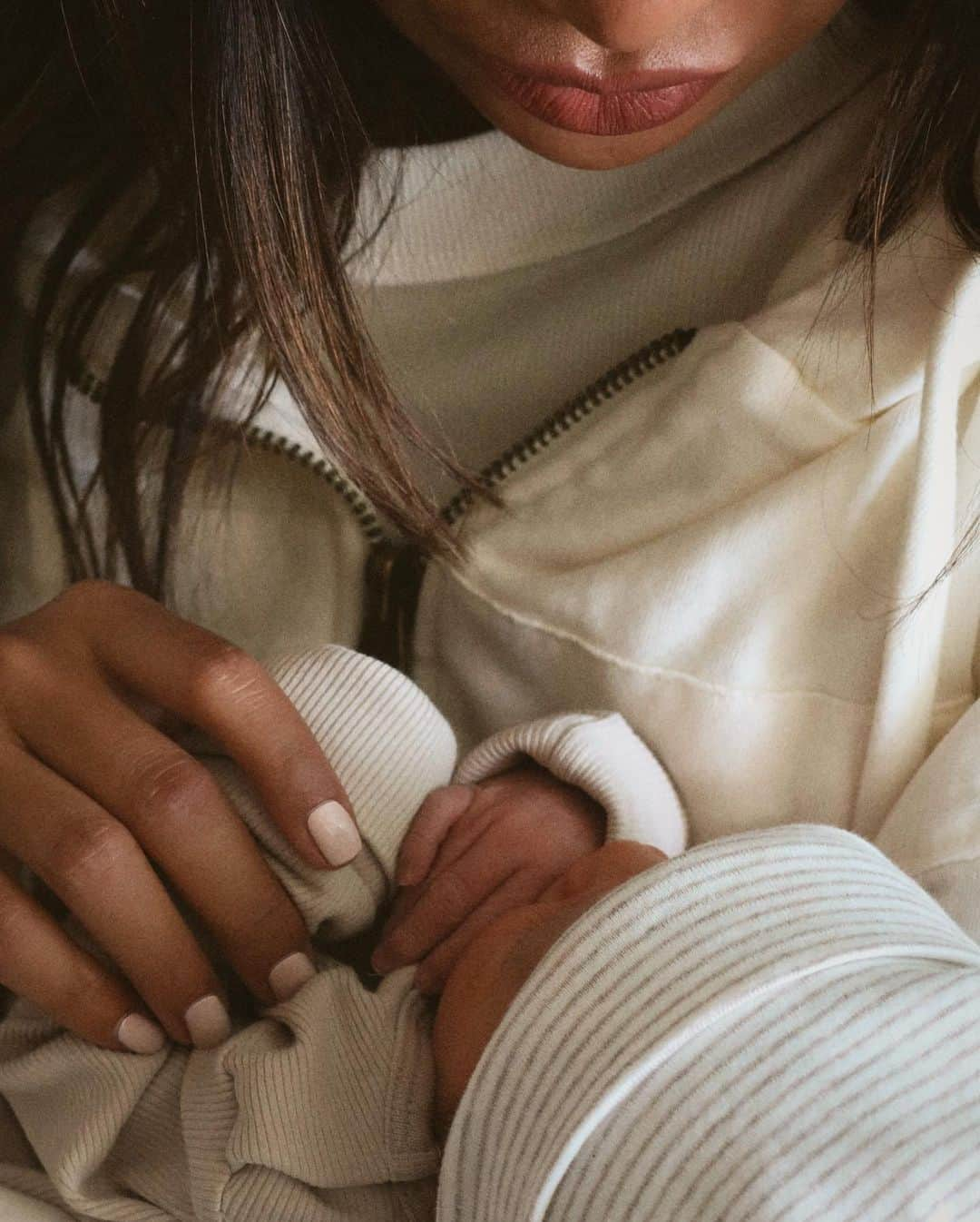 ジュリー・サリニャーナさんのインスタグラム写真 - (ジュリー・サリニャーナInstagram)「Our sweet baby boy is here- Matisse Jean Berruer ❤️👶🏽  It’s the deepest, most special love we’ve ever felt. We are beyond grateful to be a family of 3 now. 🥹  Matisse, thank you for making me your mama. It’s the proudest achievement of my life. You’ve already shown me a different kind of love that I’ve never experienced, I love you beyond anything. You’re my whole world. ❤️  Celebrating my first Mothers Day with you makes me so happy!!!  #newbaby」5月15日 2時04分 - sincerelyjules