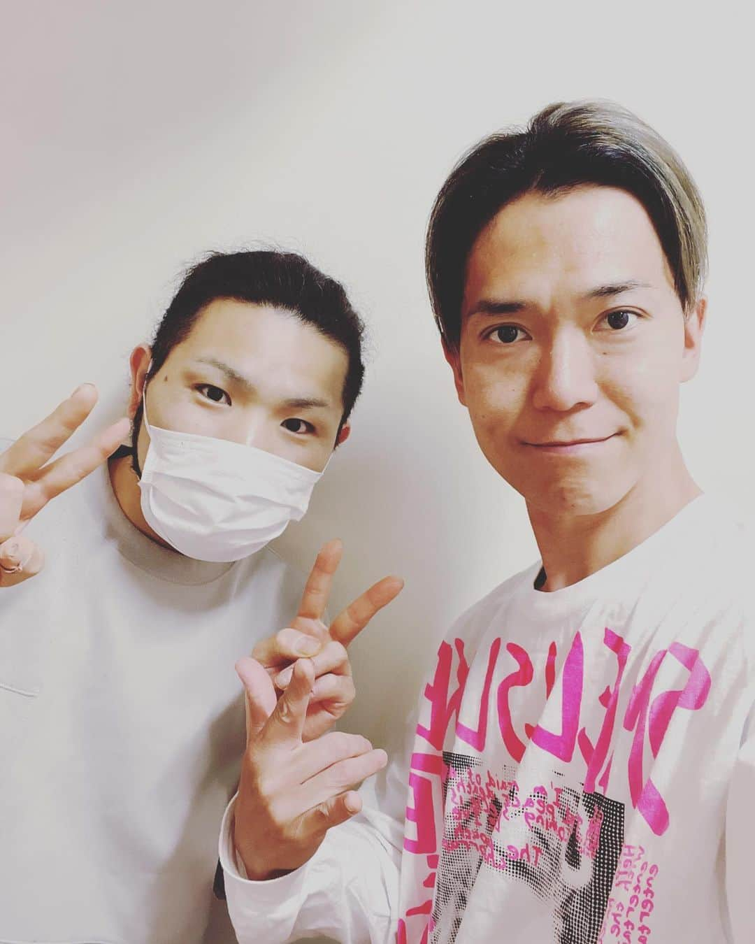 SHINPEIさんのインスタグラム写真 - (SHINPEIInstagram)「先日、新宿COREさんで髪のカラーとカットをしてきました！ ⁡ おかげでMUSCLE ATTACKの10周年ライブもバッチリかっこ良くきめられました。 ⁡ 山田くん、スタッフの皆さんいつもありがとうございます！ ⁡ #CORE #新宿CORE」5月15日 12時59分 - shinpei_breakerz