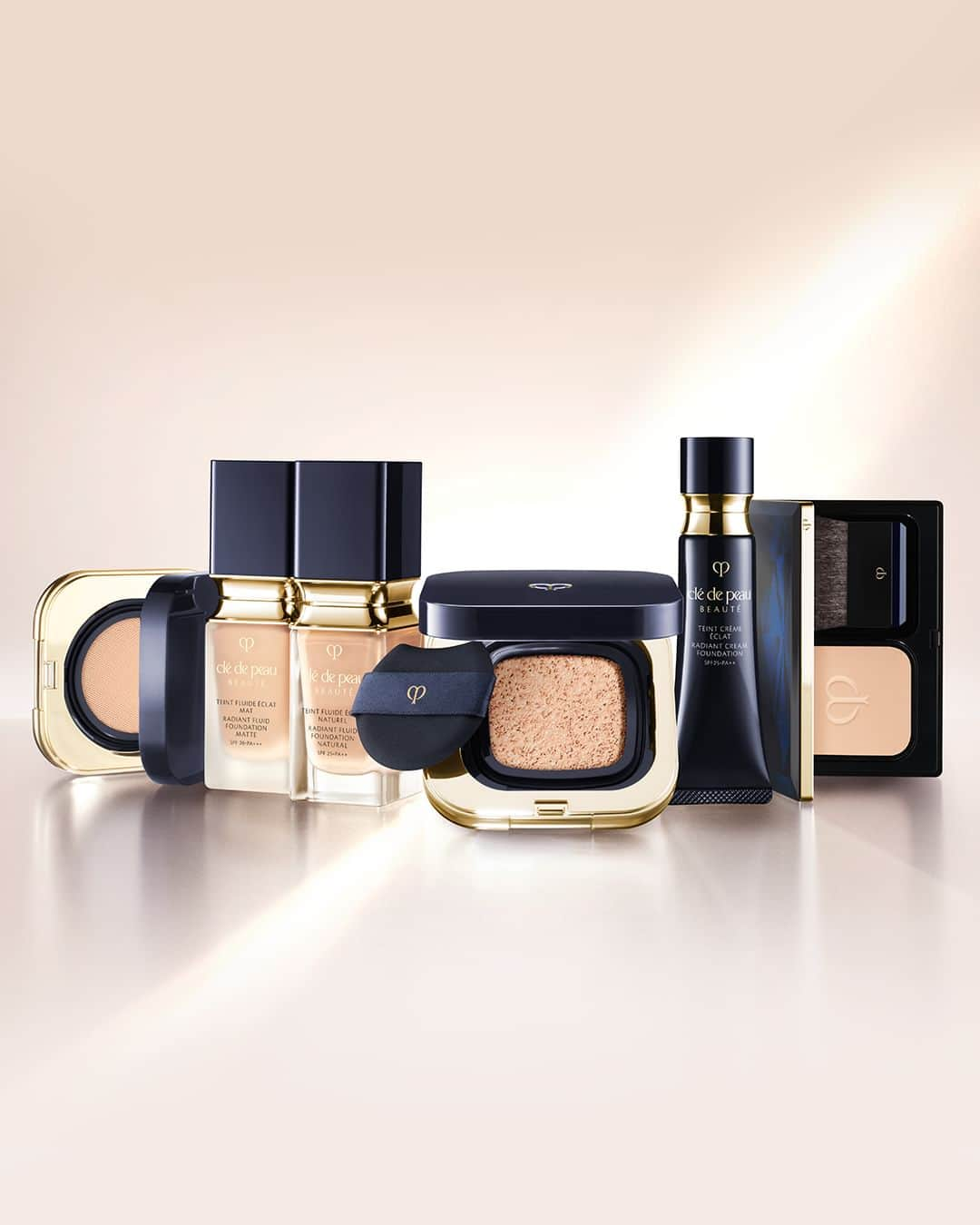 Clé de Peau Beauté Officialさんのインスタグラム写真 - (Clé de Peau Beauté OfficialInstagram)「The perfect look starts with the perfect base. Whether you prefer sheer or full coverage, a dewy, matte or natural finish, our range of base makeup has something for every skin type and tone. Prime skin with #CorrectingCreamVeil before your foundation of choice to create your own personal radiant look every day.  From left to right: #RadiantCushionFoundationNatural #RadiantFluidFoundation  #RadiantFluidFoundationMatte  #RadiantCushionFoundationDewy #CorrectingCreamVeil #RadiantPowderFoundation   絶世の輝きをまとう肌へ。  クレ・ド・ポー ボーテのベースメイクはつや、カバー力、マット、ナチュラルなど、理想の肌の仕上がりを叶えます。  ファンデーションの前にクレ・ド・ポー ボーテ #ヴォワールコレクチュールｎ で肌表面の乱れとくすみを瞬時に補正し、美しい素肌のようにきめ細かくワントーン明るい肌に仕上げましょう。  左から クレ・ド・ポー ボーテ #タンクッションエクラナチュレル クレ・ド・ポー ボーテ #タンフリュイドエクラナチュレル クレ・ド・ポー ボーテ #タンフリュイドエクラマット クレ・ド・ポー ボーテ #タンクッションエクラルミヌ クレ・ド・ポー ボーテ #ヴォワールコレクチュールｎ クレ・ド・ポー ボーテ #タンプードルエクラ」5月15日 13時00分 - cledepeaubeaute