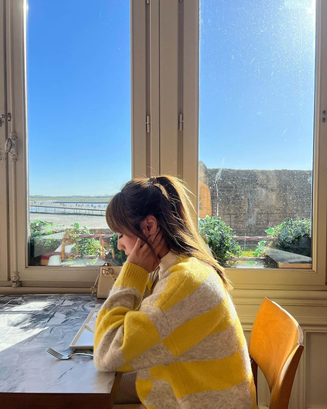 Miss Hunnyのインスタグラム：「A good laugh and a long sleep are the best things in the morning 🌞 #neitherdoi  #gobacktowork🫵🏻 #Hunny以身試法🇫🇷」