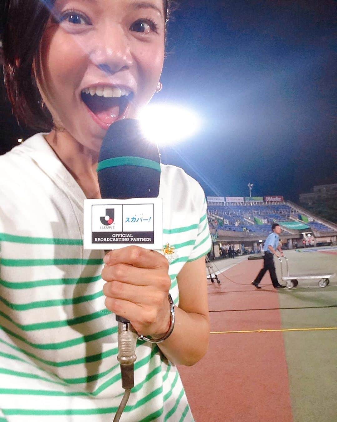 安田美香さんのインスタグラム写真 - (安田美香Instagram)「私は #キャプテン翼 に憧れてサッカーを始めました⚽️  中学から女子チームを見つけられず  高校では男子サッカー部に入れてもらいました  大学生の時 #Jリーグ が開幕し  あの熱狂を見て「サッカー続けてきてよかった…！」と心震えました  今日5/15は #Jリーグの日⚽️  #Jリーグ30周年  おめでとうございます✨  #J30 #jリーグ #jleague #football @jleaguejp」5月15日 11時45分 - mika.yasuda.horipro