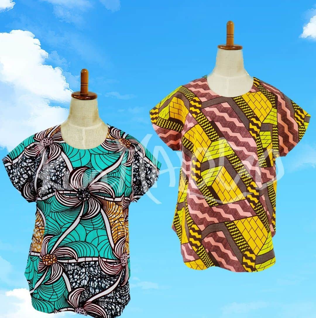 kwa MALOGOのインスタグラム：「【アフリカ布のTシャツ】 .  "重ね着もサッとできるし そのままでもスッキリ見える アフリカ布の布帛Tシャツ" .  もう2点のみなんですがWEBSHOPに追加しました！ 胸ダーツやボタン留め等で無駄なダボつきがないので、 リラックスして着れるけどスッキリ着こなす事ができます◎ 詳細はWEBSHOPページからご覧頂けます。 .  #イロのある生活  #アフリカ布 #アフリカンプリント  #布帛tシャツ  #アフリカンカジュアル  #アフリカンファッション  #アフリカ雑貨  #kwamalogo  #africanprint #africanfabric #tshirt #colorfulfashion #africanfashion #colorfullife」