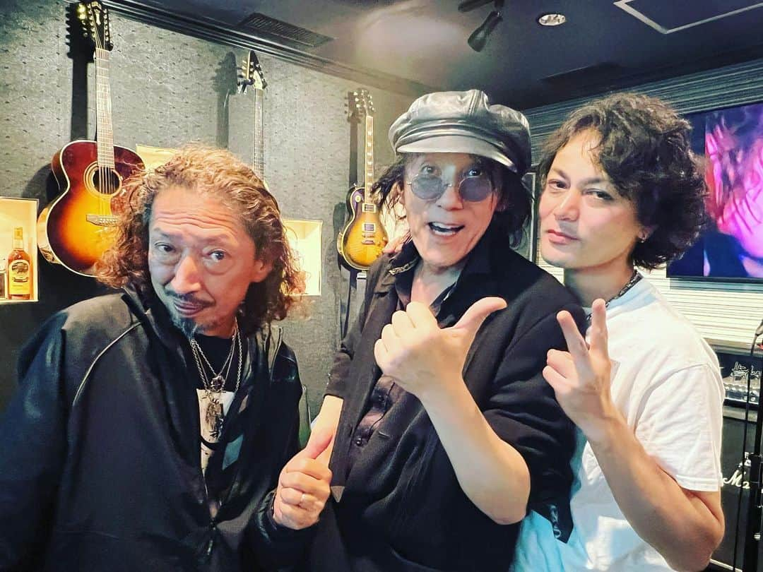 原田喧太さんのインスタグラム写真 - (原田喧太Instagram)「昨日の宴。 南堀江knaveでライブだったいまみちともたか氏とエンリケ氏とCODAでばったり。 久しぶりの再会で嬉しかった〜。 #大阪 #嬉しかった  #再会  #偶然  #バービーボーイズ」5月15日 11時55分 - kenta.harada