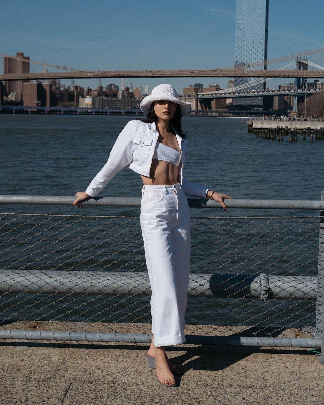 motherdenimのインスタグラム：「Where The Sun Don’t Shine. ☀️」