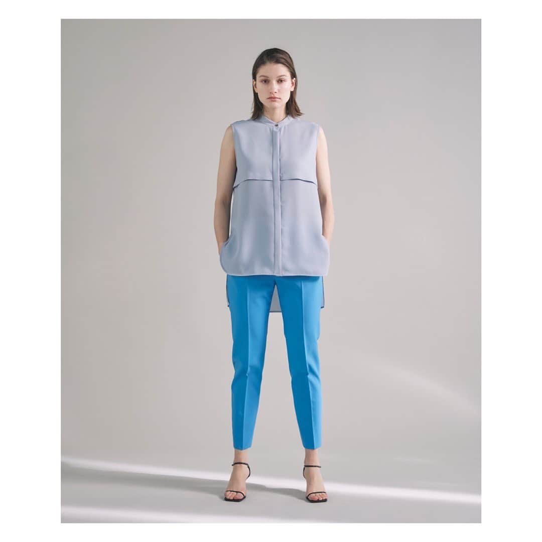 のインスタグラム：「2023 summer collection  blouse no.71-32181048 ¥17,930  pants no.71-30161010 ¥17,930     #superiorcloset #ined #23ss #summer #スーペリアクローゼット #イネド #夏 #新作 #夏服 #カットソー #バルーンスリーブ  #休日コーデ #大人カジュアル #キレイめコーデ」