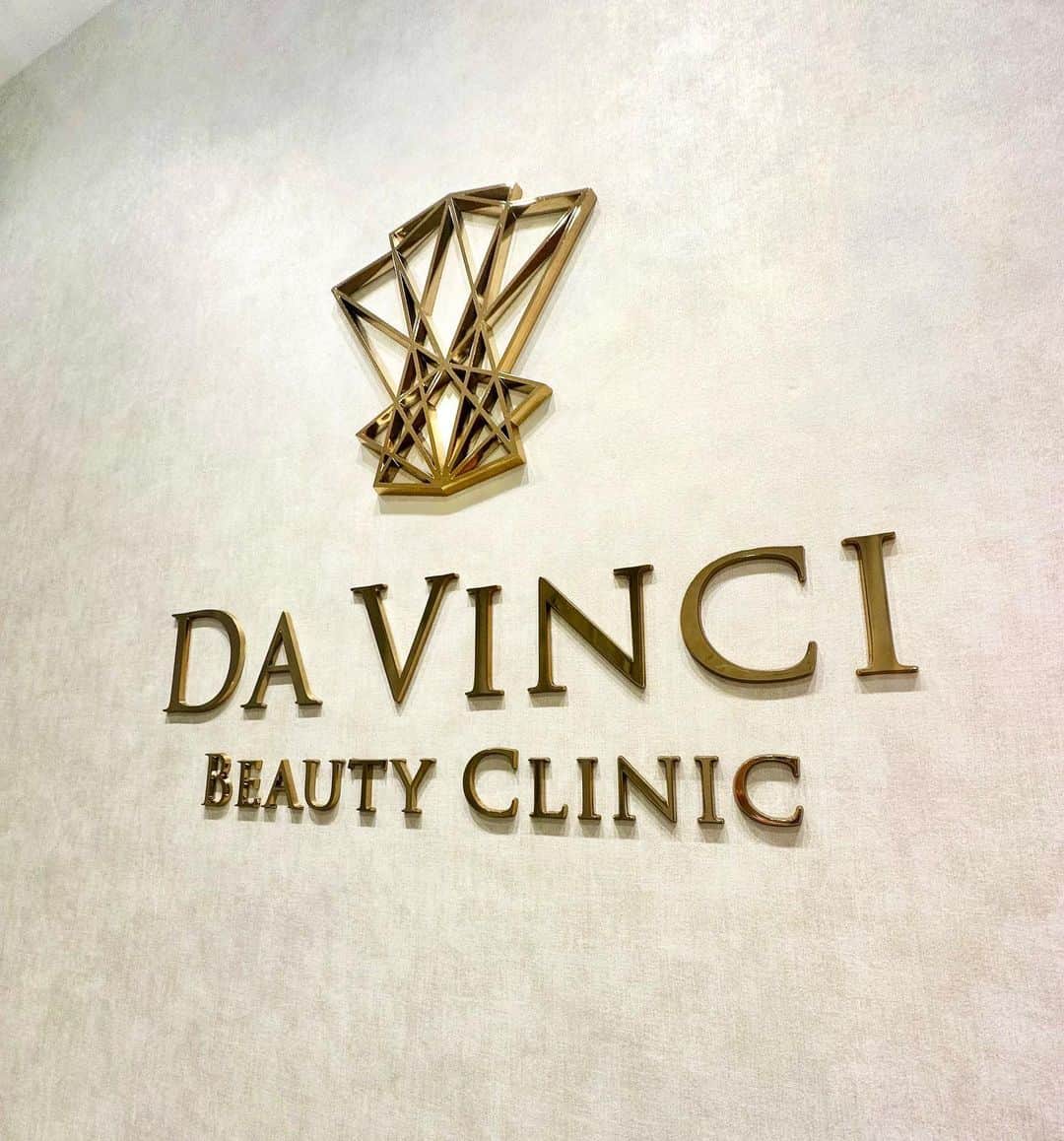 緑川ちひろのインスタグラム：「ダヴィンチビューティークリニック(@davinci.beauty_forskin )で肌治療してきました！ 今回はゆみこ先生(@dr.yumiko.k )おすすめのダーマペン＋エクソソーム✨ 施術前にVISIAという肌画像診断機で細かく肌の状況をチェックして自分の肌に合った治療を提案して頂きました☺️❣️  初ダーマペンはダウンタイム後のお肌ちゅるん感が全然違って感動🙌  どうもありがとうございました！  #渋谷 #美容クリニック #ダヴィンチビューティークリニック #ゆみこ先生 #ダーマペン #エクソソーム #肌治療 #肌管理 #VISIA #肌診断」