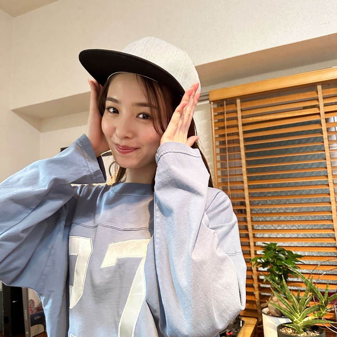 【公式】ペアーズ:恋愛マッチングサービスのインスタグラム：「俺のキャップなのに、俺より似合ってるのなんで。笑  #キャップ盗られた笑 #俺のキャップなのに #くやしい笑 #まゆうた #本命ならペアーズ #小関裕太  #横田真悠 #マッチングアプリ」