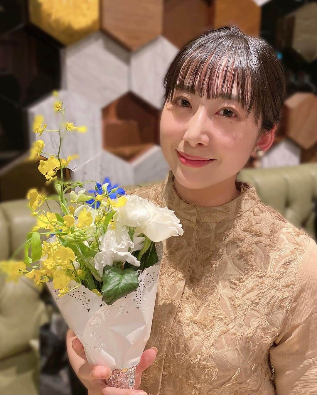 さゆりさんのインスタグラム写真 - (さゆりInstagram)「⁡ ⁡ 大学時代の同期の結婚式にお招き頂きました👰🏻‍♀️🤍 とっても素敵だった〜💍🕊✨ ⁡ ⁡ #結婚式 #お呼ばれ #happywedding  #末永くお幸せに 💖 ⁡」5月15日 12時00分 - kulumilky